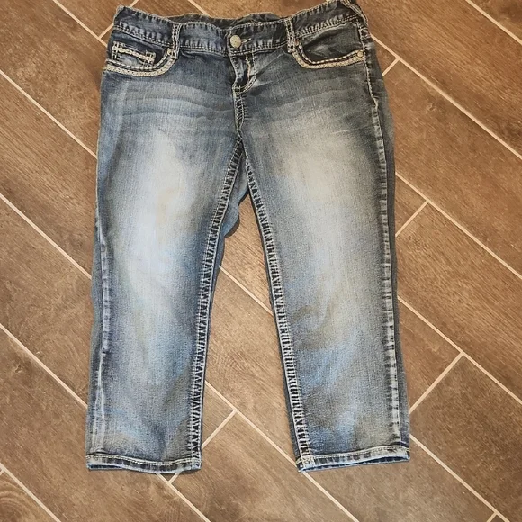 Womens Maurices Blue Cropped Ankle Jeans with Distressed Look Size 10 - Picture 1 of 4